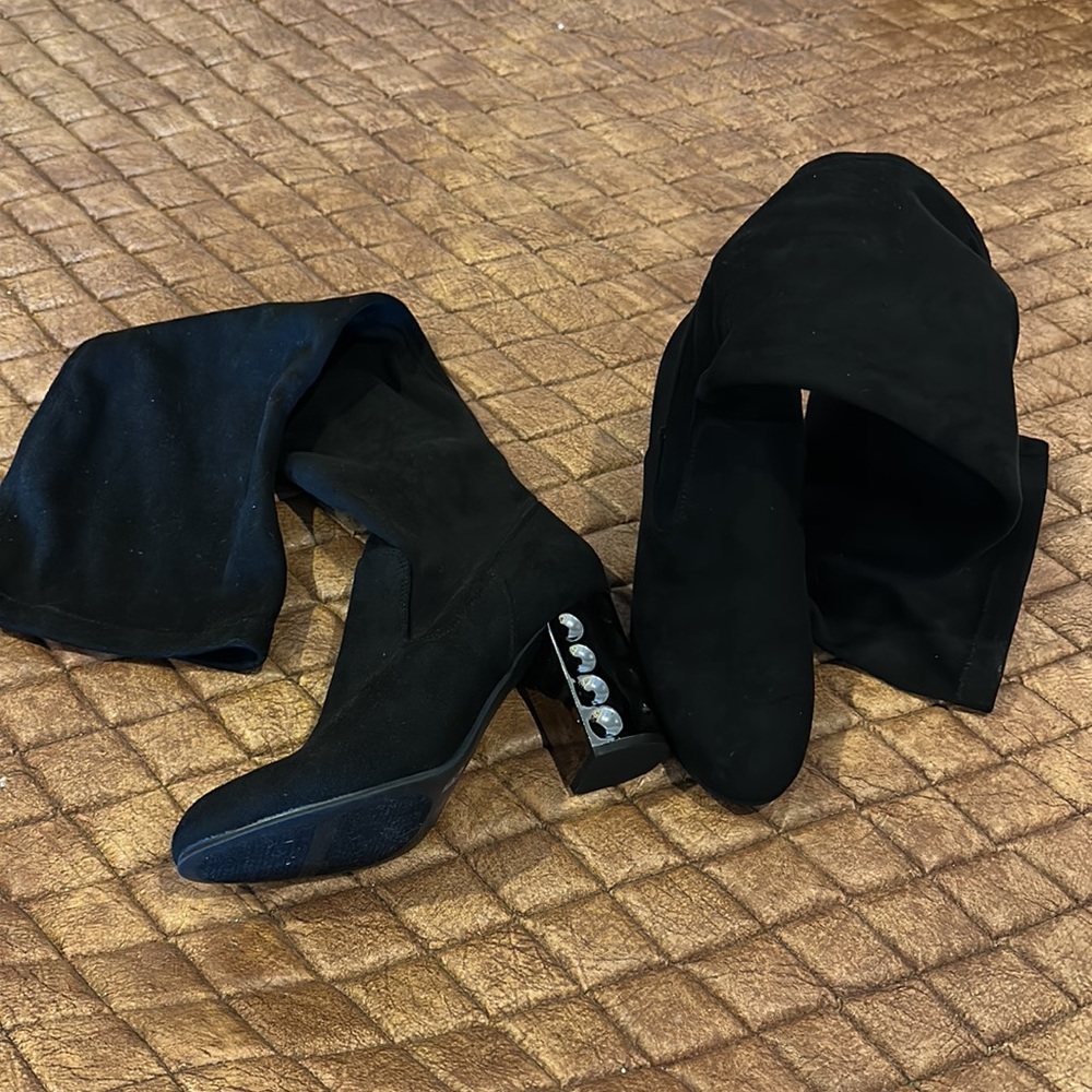 NWOT Carlos Quantum thigh high boots